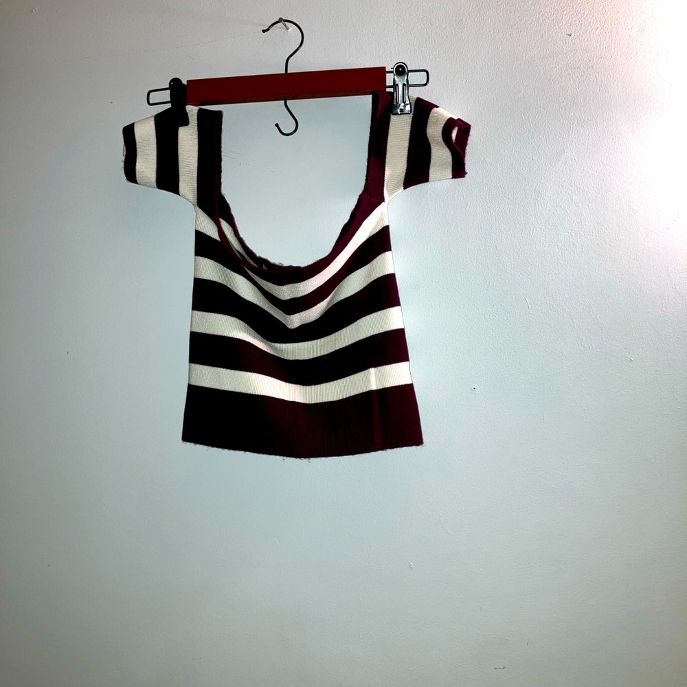 L | Maroon/Wht Strip Crop Top - Picture 2 of 6